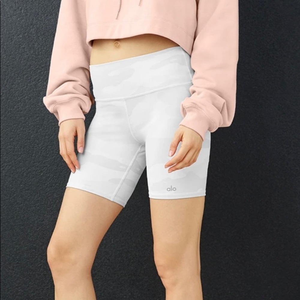 Alo Yoga High-Waist Vapor Short